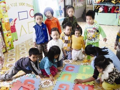 Hãy giữ cho con một tấm vé tuổi thơ